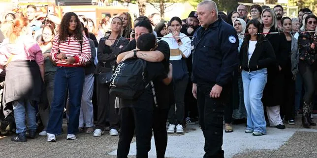 Aubagne : Edouard Geffray dénonce un « acte criminel » après qu’un élève a tiré sur le principal et une professeure de son collège