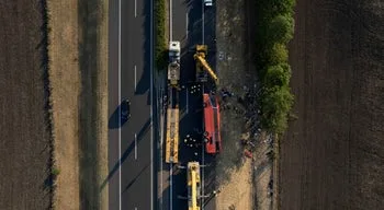 Doze mortos em acidente de autocarro em autoestrada na Hungria