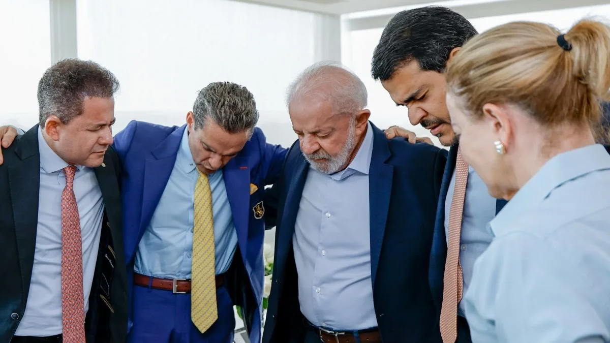 Lula atribui queda do catolicismo ao celibato e à falta de mulheres no sacerdócio
