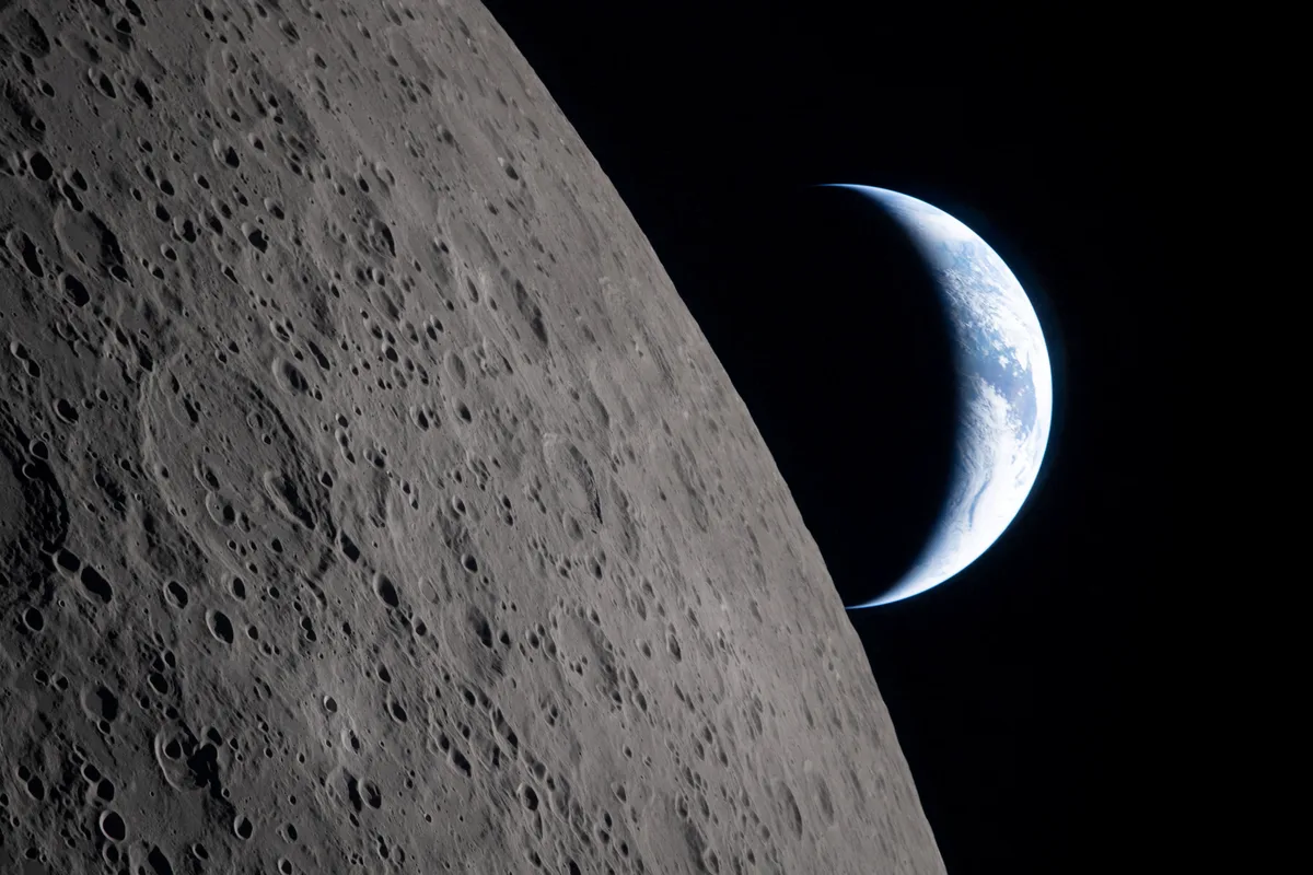 Un estudio reveló por qué los dos lados de la Luna son tan distintos: el calor de las mareas habría desplazado magma en su interior