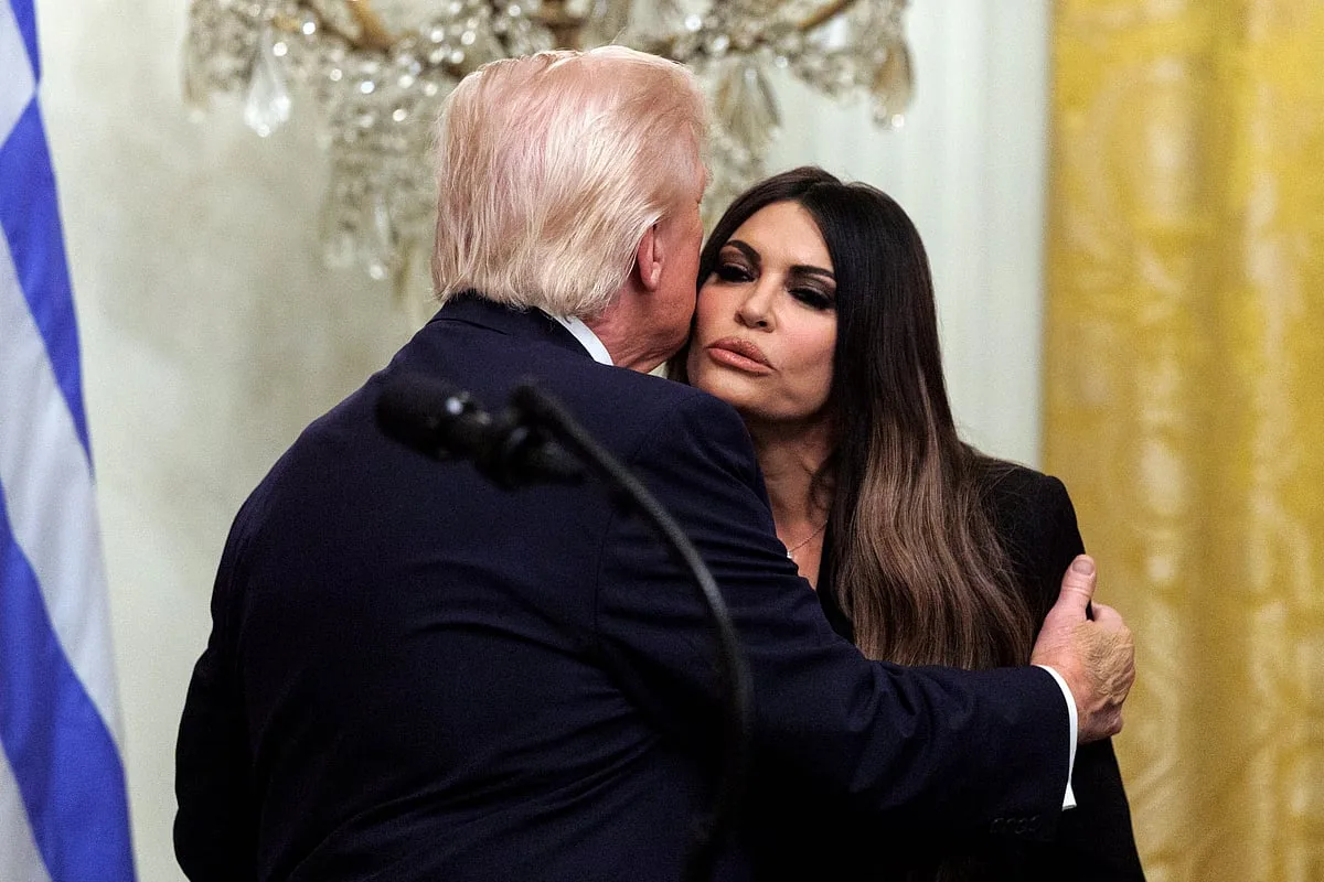 Ex-noiva de Trump Jr. demite-se do cargo de embaixadora na Grécia