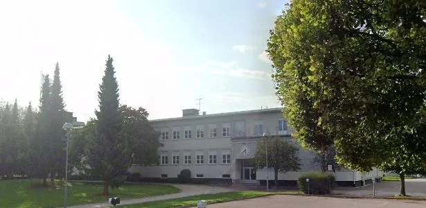 Ataque com espada deixa feridos em escola da Suécia