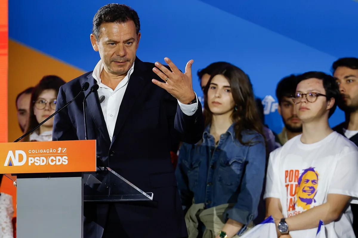 Para Montenegro, Governo tem sido paciente com uma oposição que diz muitas "asneiras e muitos disparates"