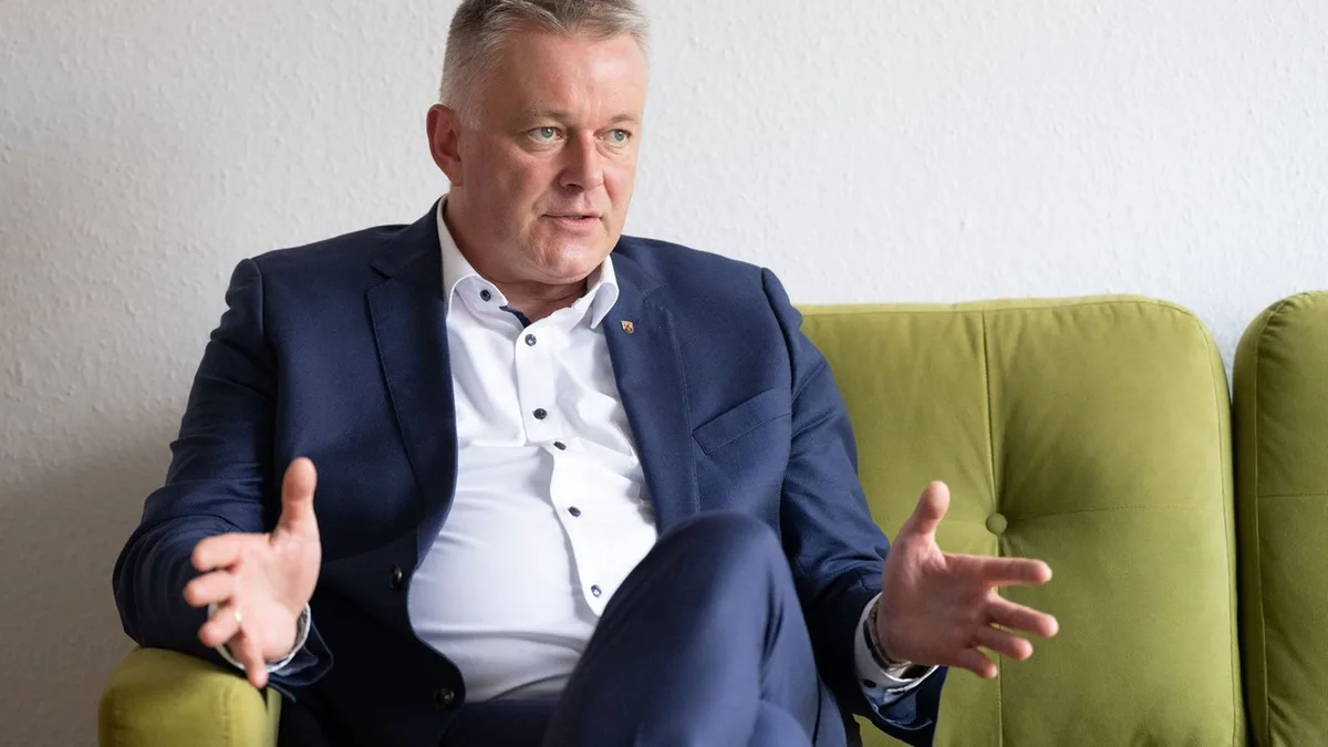 Wasserstraße: Regierungschef Schnieder fordert Tempo bei Rhein-Vertiefung
