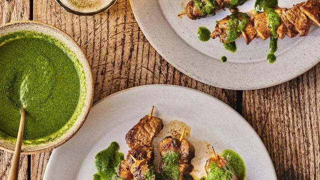 Pinchos Morunos mit Mojo Verde : Dieser Spieß macht Spaß
