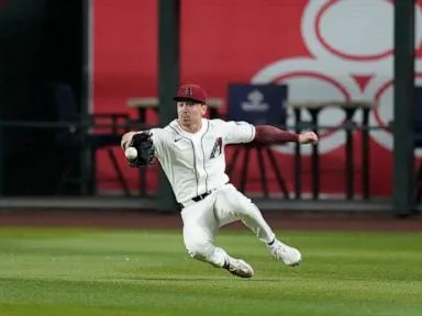 Ryan Waldschmidt hits game-winning 2-run HR with 2 outs in 9th to send D-backs past Cubs 5-4