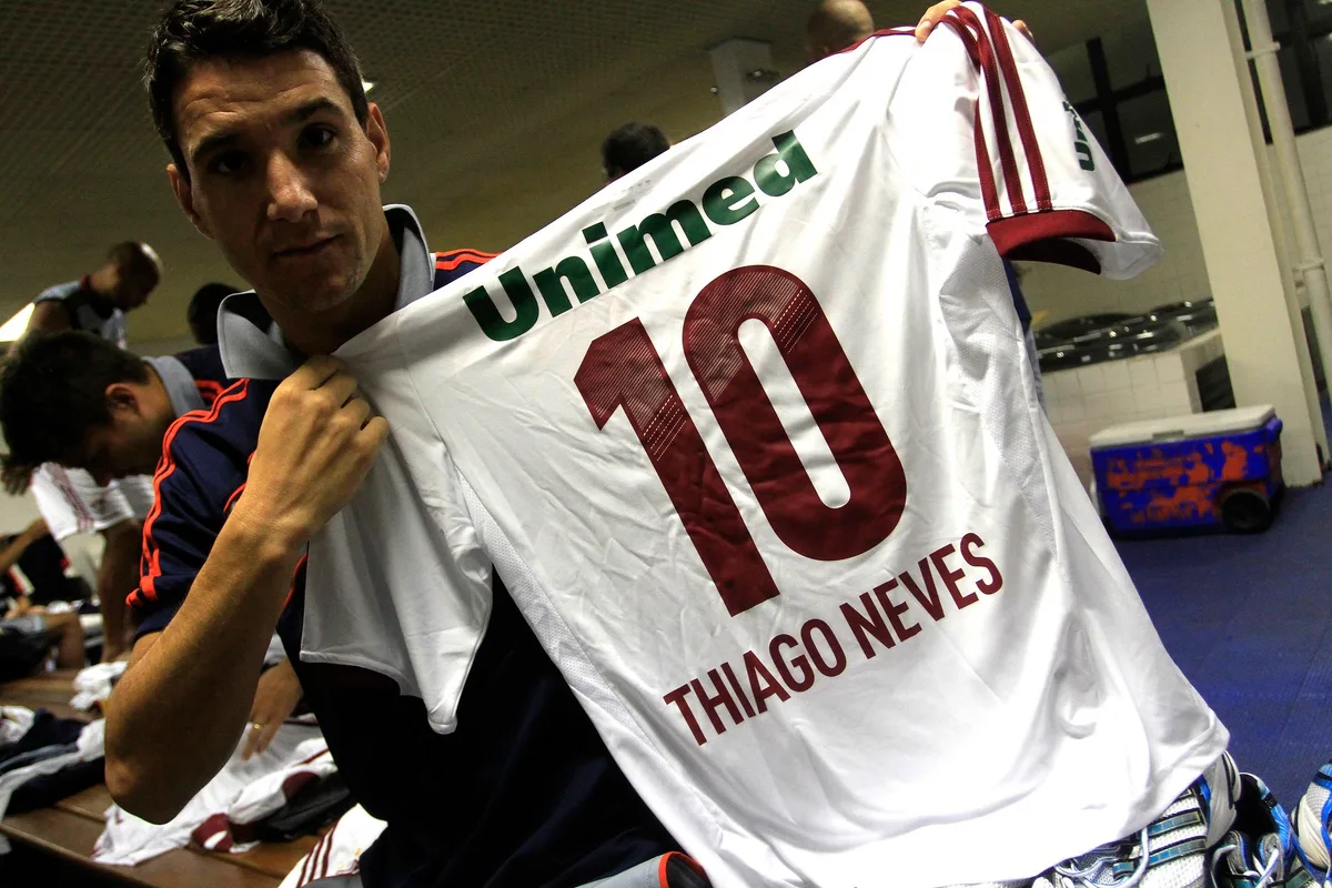 Thiago Neves revela sonho de treinar o Fluminense e brinca com Fred: "Trocar ideia depois do jogo"