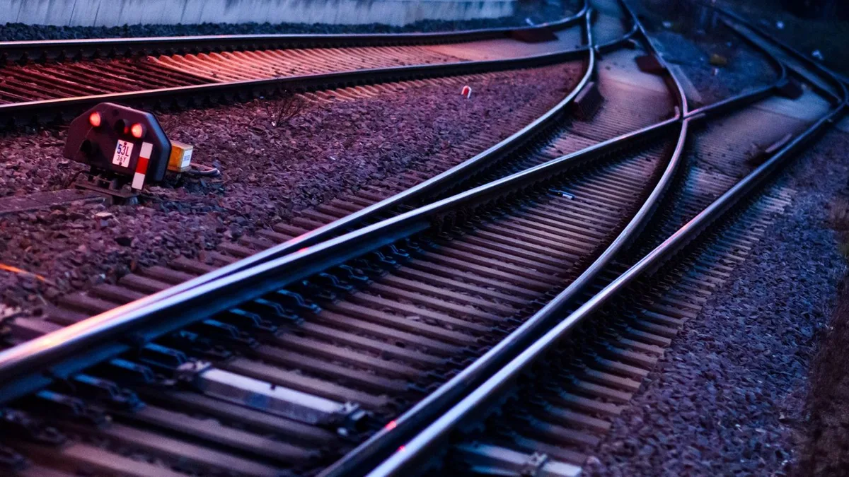 Bahnverkehr beeinträchtigt: Hitzeschaden legt Bahnstrecke Crailsheim-Aalen lahm