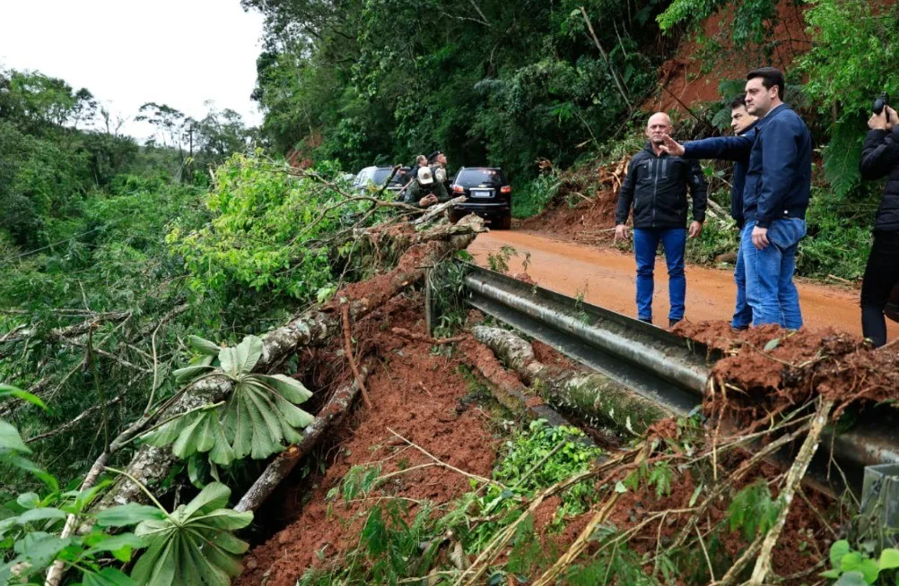 Após chuvas fortes no Paraná, Ratinho Jr visita áreas afetadas