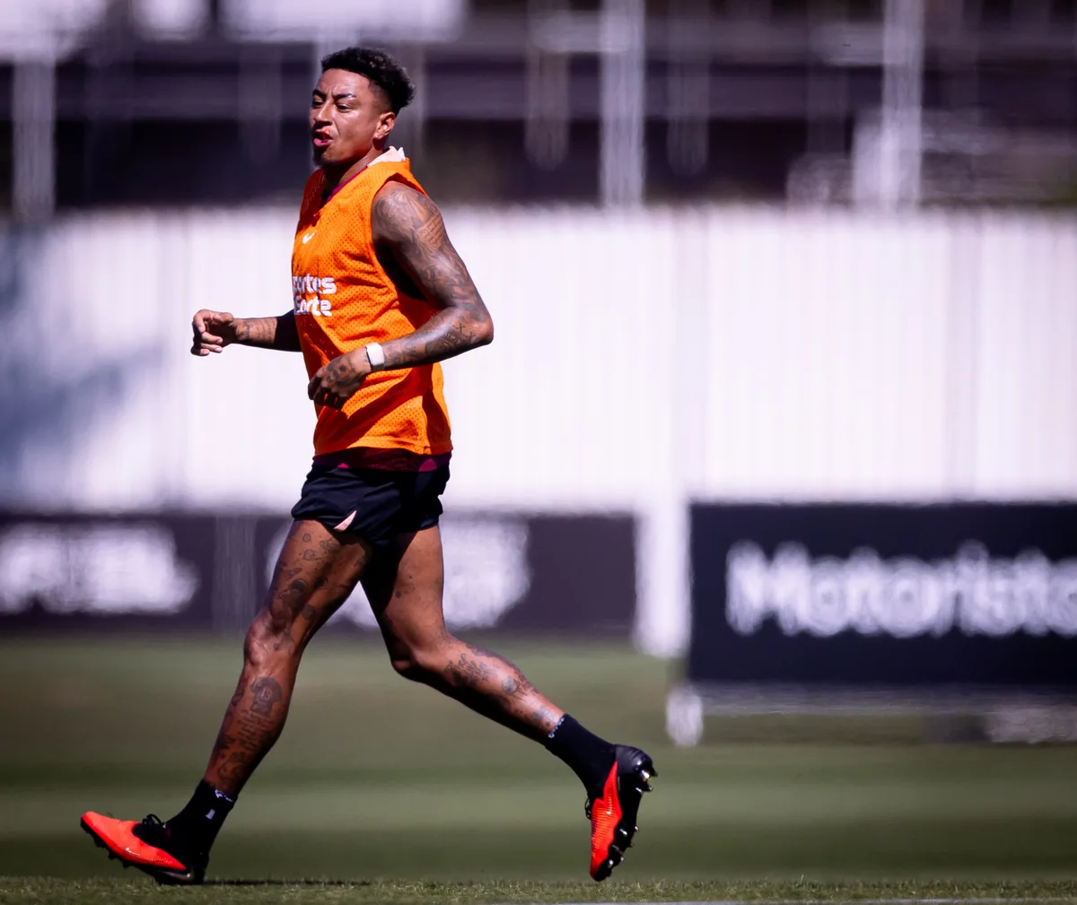 Lingard é poupado de treino do Corinthians; André Ramalho fica dois dias internado