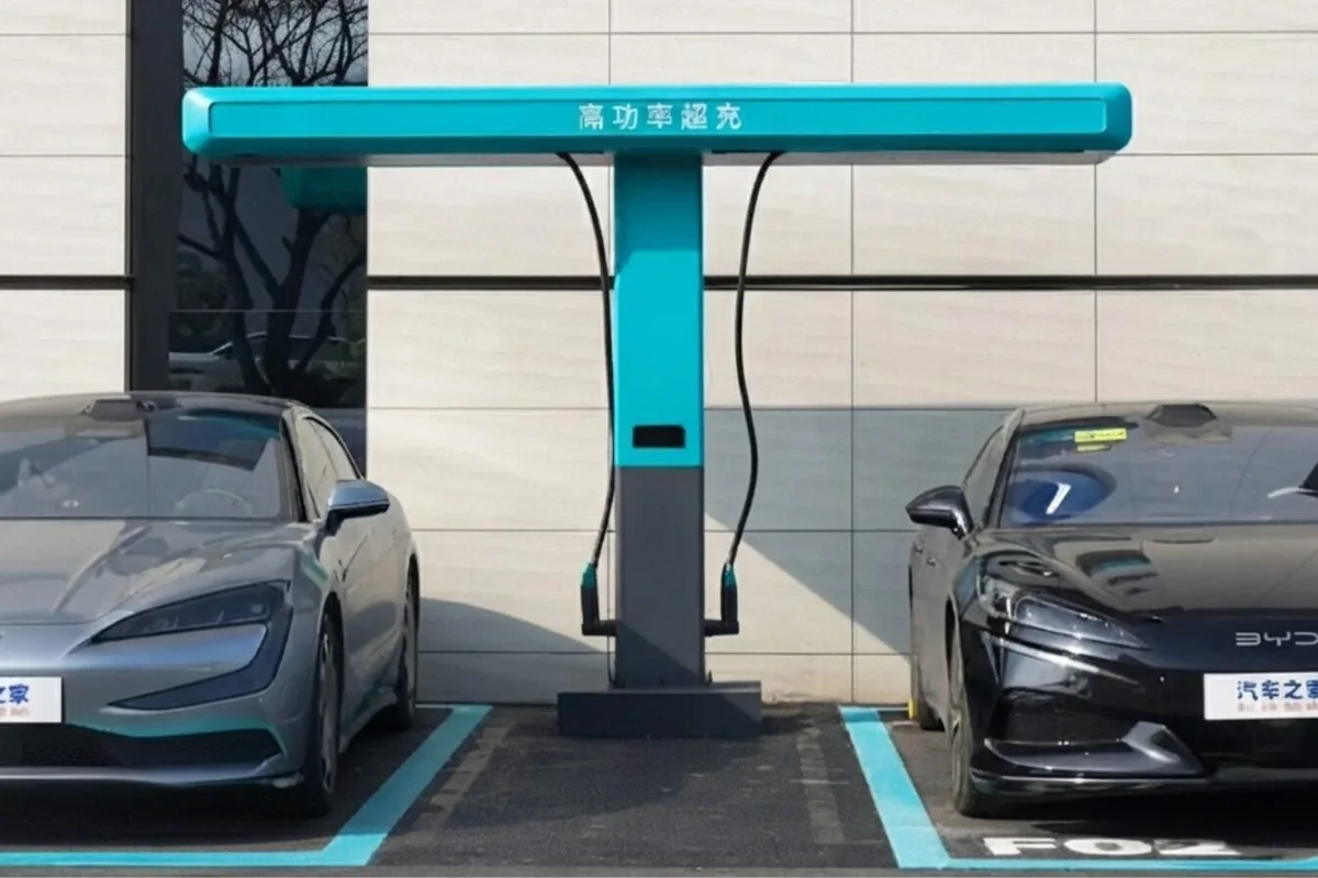 10 000 bornes 1 500 kW en 5 mois : BYD déploie son réseau de recharge ultra rapide à un rythme infernal