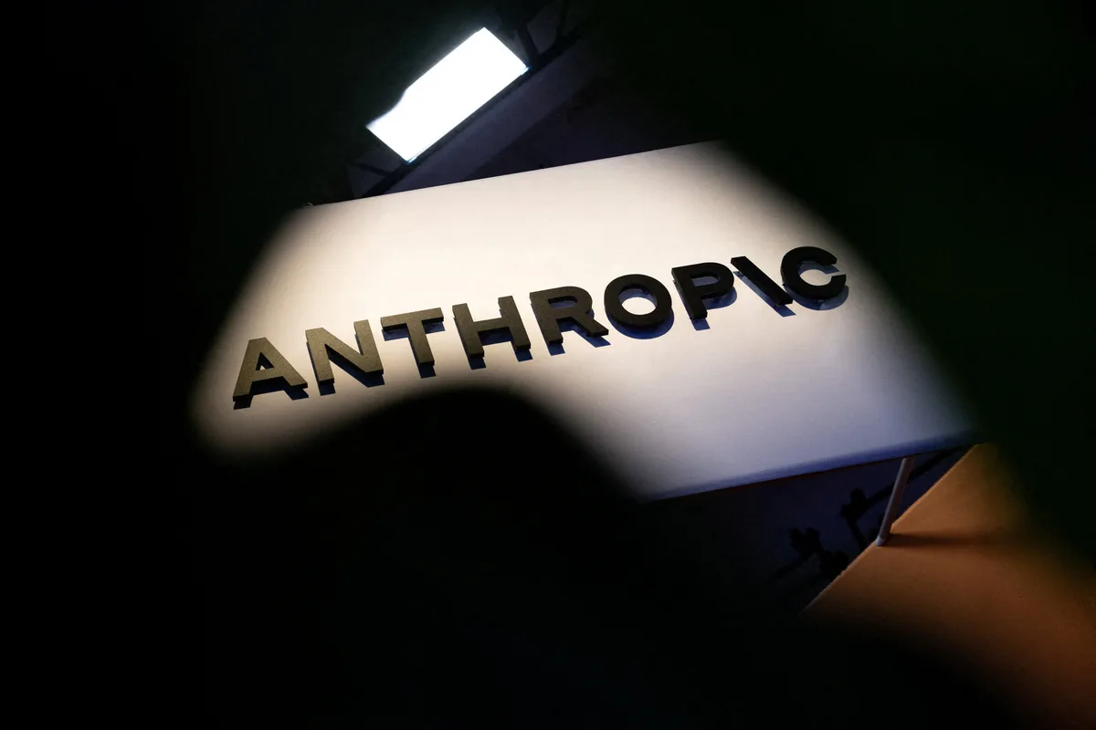 Anthropic desconectó a sus agentes de IA de internet tras descubrir que hackeaban sitios web