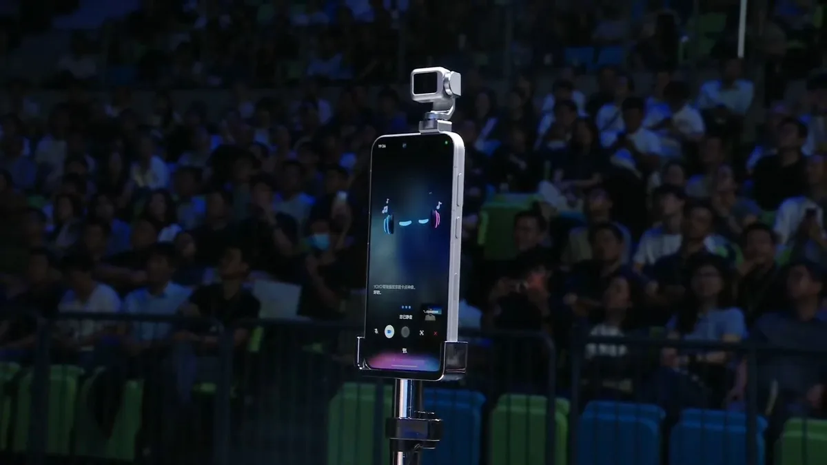 Honor lança o Robot Phone, celular com gimbal retrátil e câmera de 200 MP