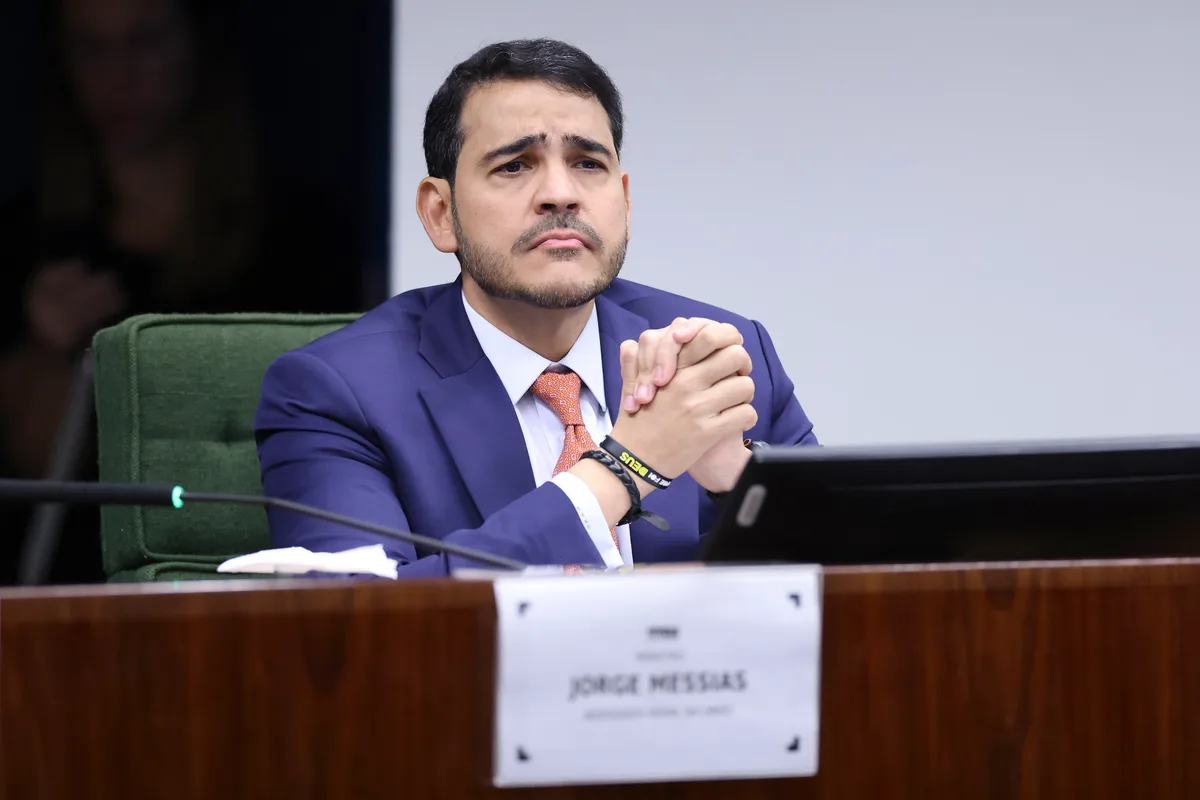 Crusoé: AGU pede ao STF que reconheça validade do reajuste do Bolsa Família