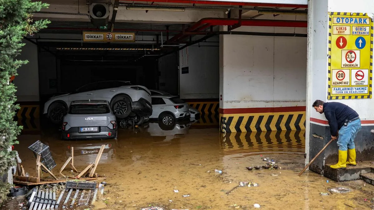 Severe flooding in Istanbul kills three, causes evacuations after heaviest rainfall in decades