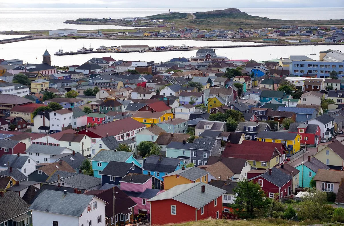 Saint-Pierre-et-Miquelon : 5 choses à savoir sur l’archipel où Emmanuel Macron est en déplacement