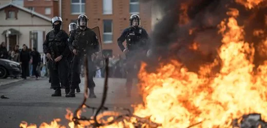 Proteste in Frankreich: Granate reißt Schüler die Hand ab