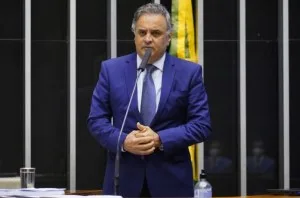 Aécio Neves volta atrás e disputará vaga ao Senado por Minas Gerais
