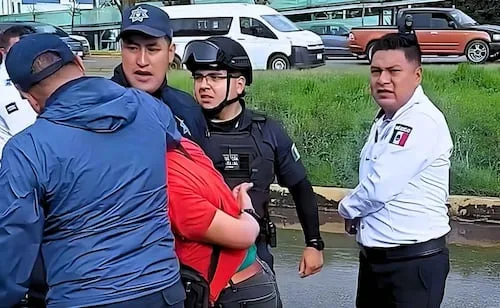 Policías repliegan a trabajadores del IMSS que se manifiestan por segundo día consecutivo en Pachuca; hay al menos dos detenidos