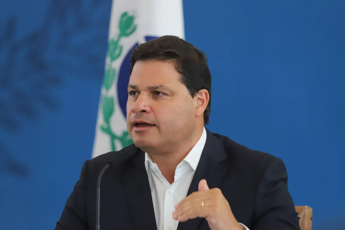 Eleições 2026 no PR: Sandro Alex diz ter plano de reestruturação de carreira de professores