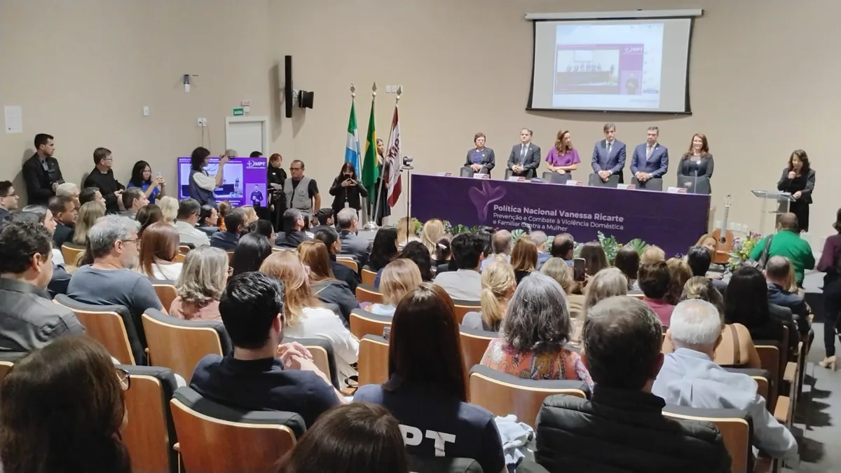 Em evento do MPT, família de Vanessa pede que mulheres "não se calem"
