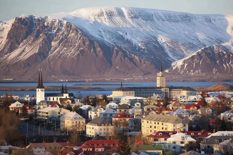 La próspera Islandia decide en referéndum si entra en negociaciones de adhesión a la Unión Europea