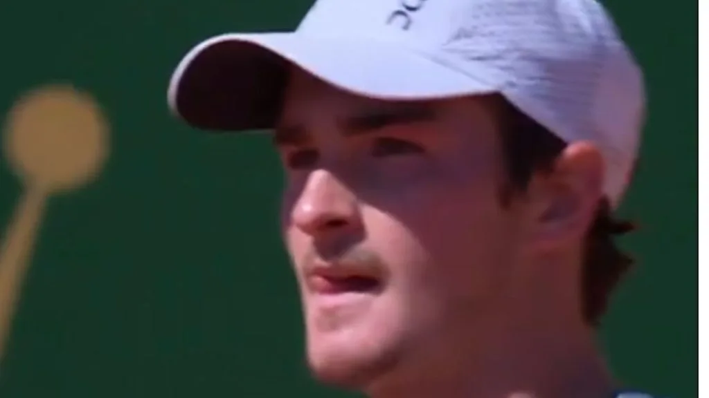 João Fonseca vence tenista italiano em Monte Carlo e atinge feito inédito em Masters 1000