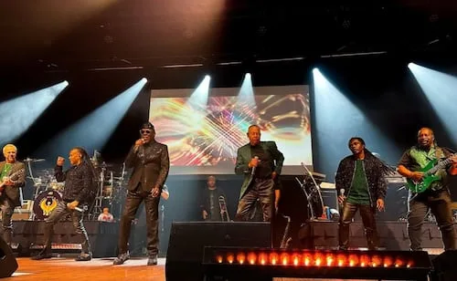 Baterista de Earth, Wind & Fire enfrenta problemas económicos tras sufrir un ataque cardíaco; no tenía seguro médico