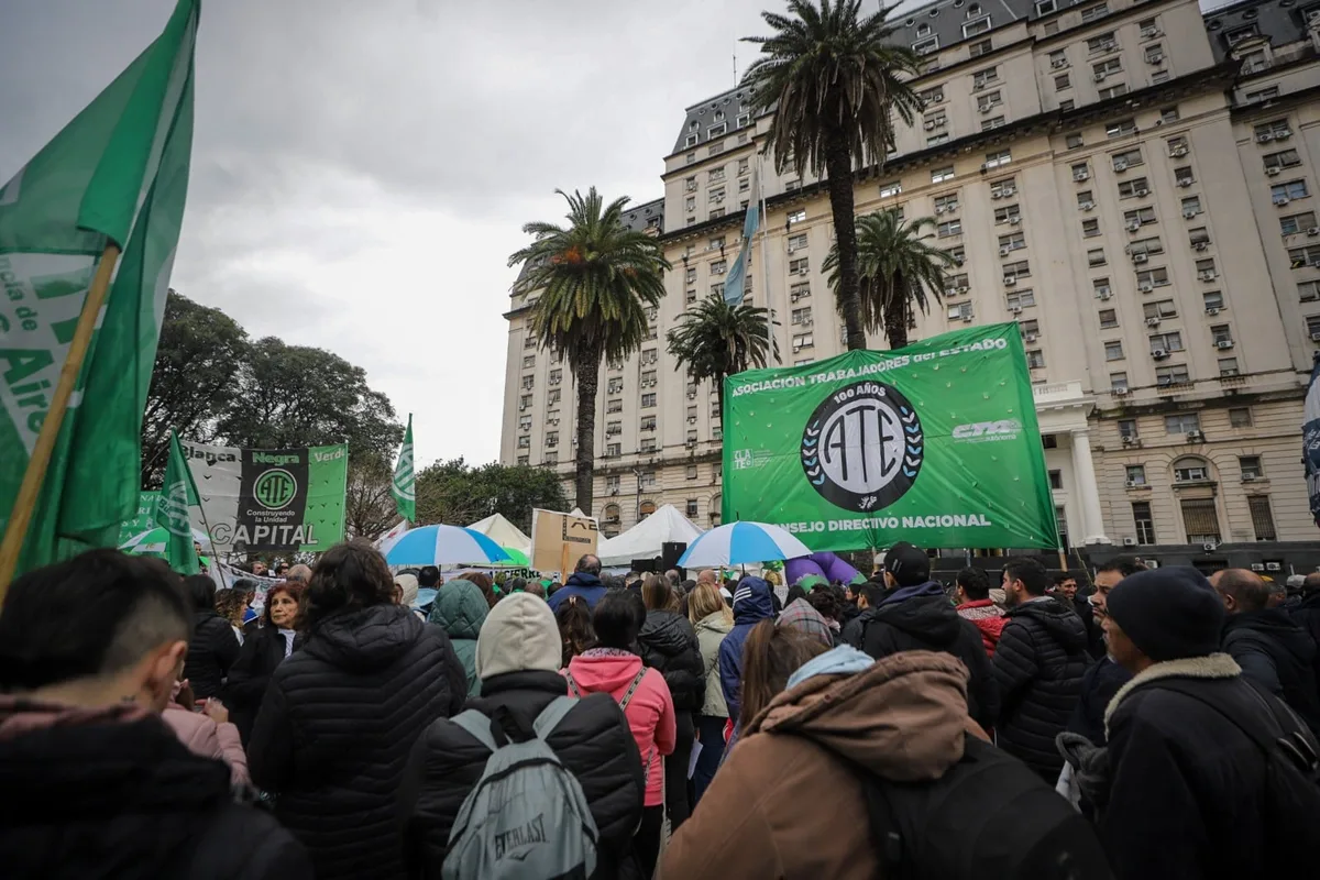 ATE reclamó frente al Ministerio de Defensa por el retraso salarial y la crisis de la Obra Social de las Fuerzas Armadas
