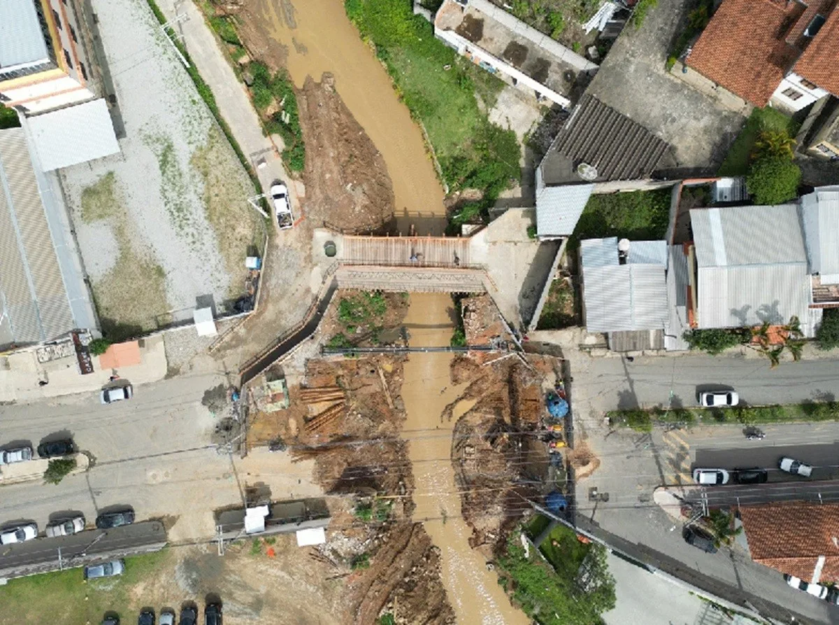 Obra da ponte em Conselheiro Paulino será entregue em dezembro de 2026, diz Inea