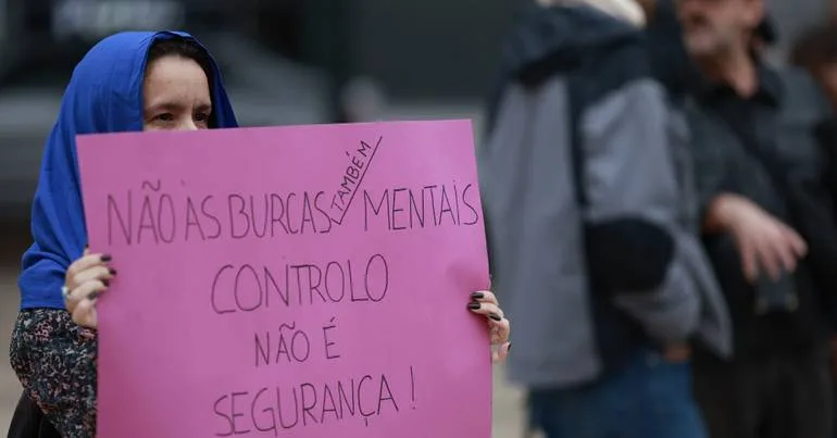 "Lei das burcas" entra em vigor a partir de 23 de setembro