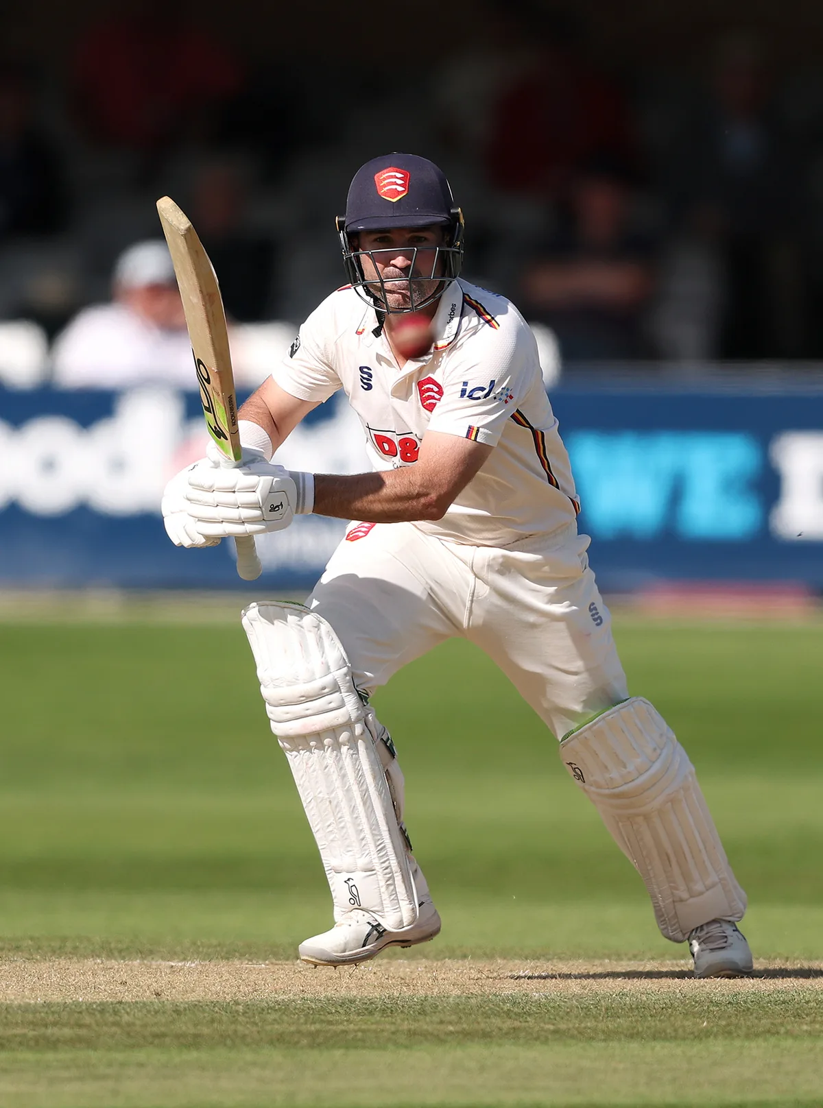 Elgar revisits his pomp as century puts Surrey under pump