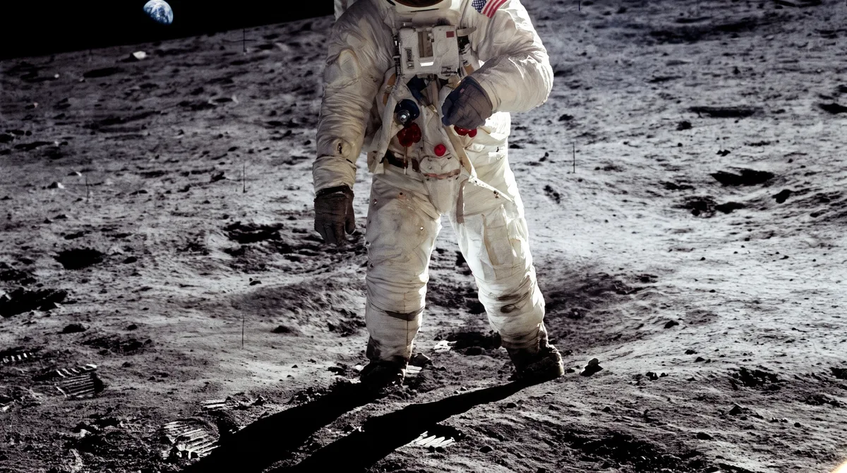 A poeira da Lua parece fina como farinha, mas foi capaz de desgastar trajes e irritar olhos, nariz e garganta dos astronautas