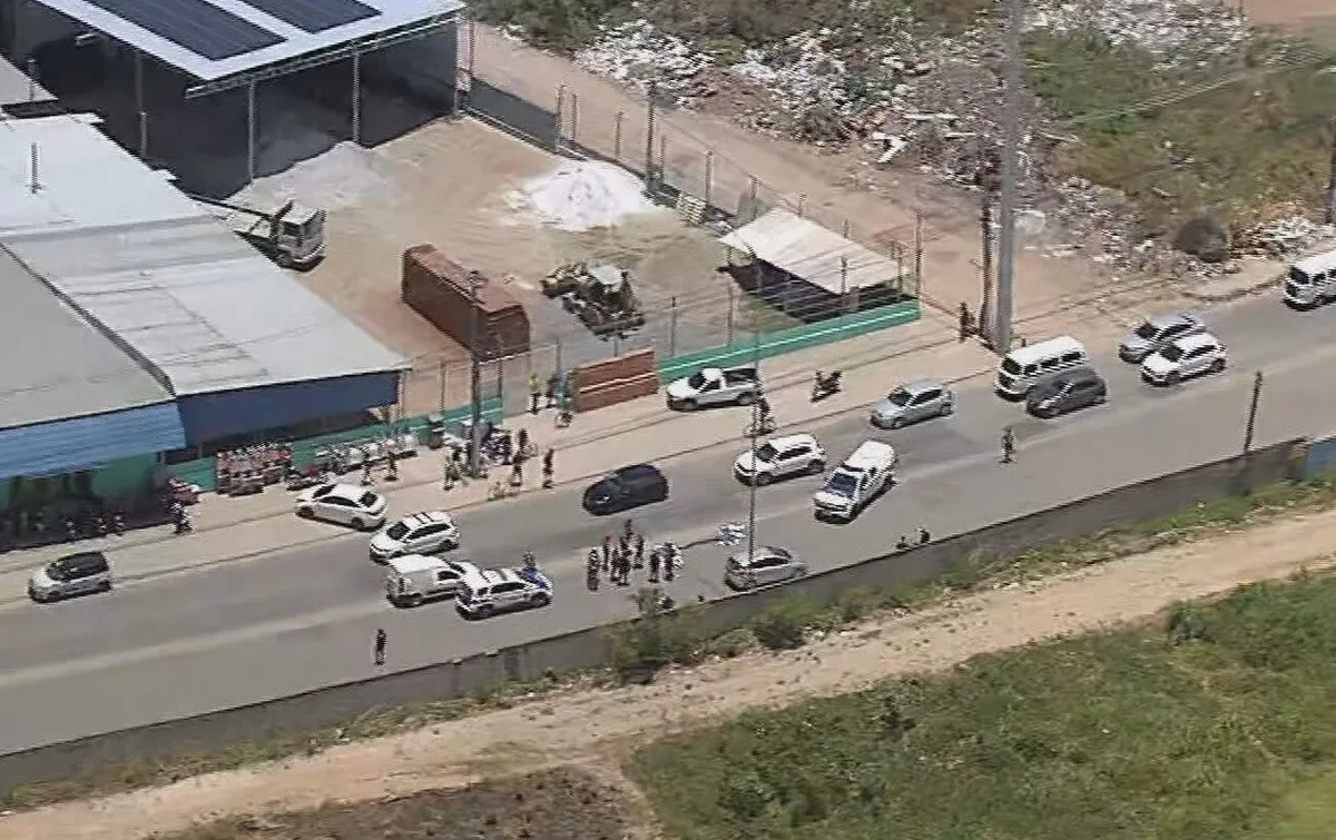 Acidente entre duas motos deixa pessoa morta e outra ferida na PE-22, no Grande Recife