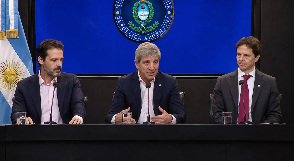 Caputo anunció un plan para potenciar el crédito hipotecario: licitación de plazos fijos y el rol del FGS