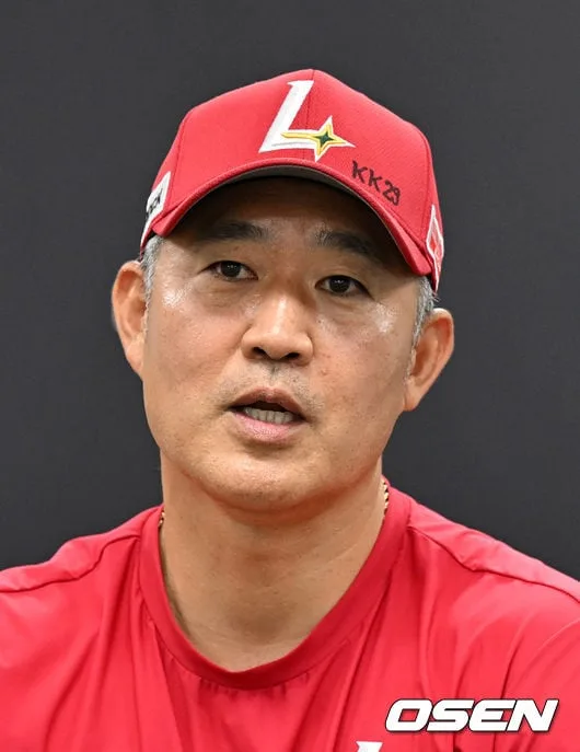 [사진]인터뷰하는 SSG 이숭용 감독