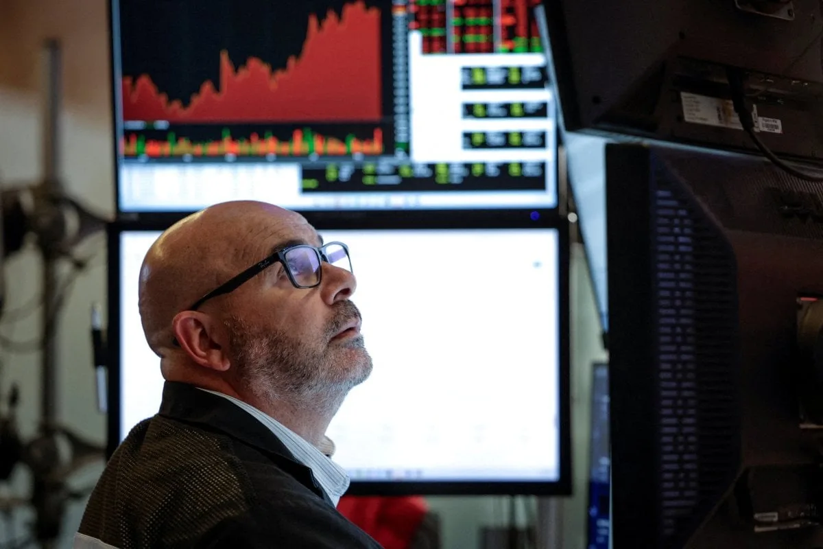 Wall Street sobe com queda nos rendimentos; Moderna impulsiona ações do setor de saúde