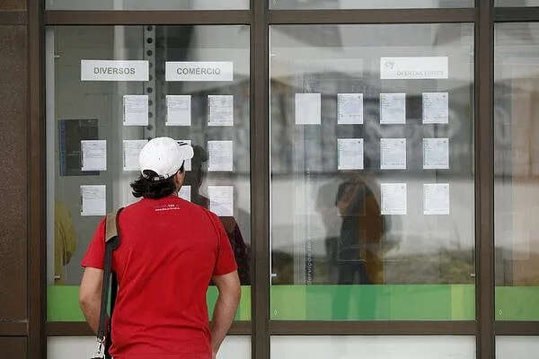Desemprego em Portugal recua para 5,7% e contraria tendência europeia