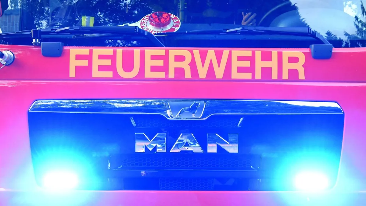 Gebäude nicht mehr bewohnbar: Blitzeinschlag beschädigt Einfamilienhaus in Lensahn schwer