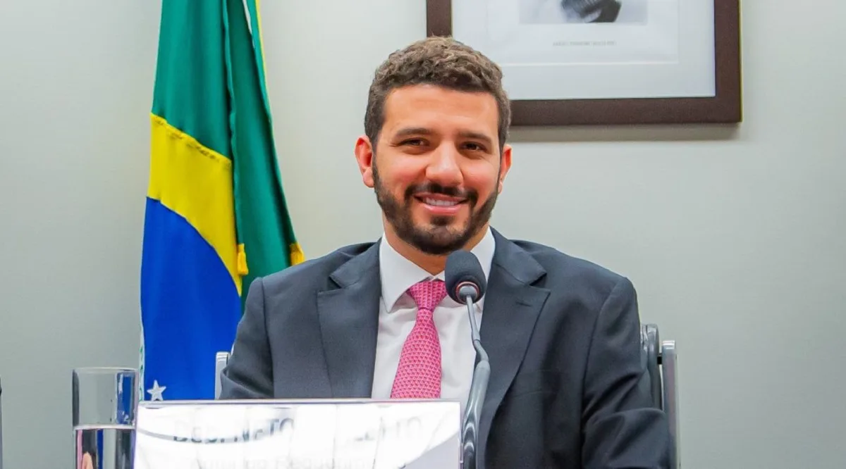 Deputado mais rico da Bahia recebe da noiva sua primeira doação