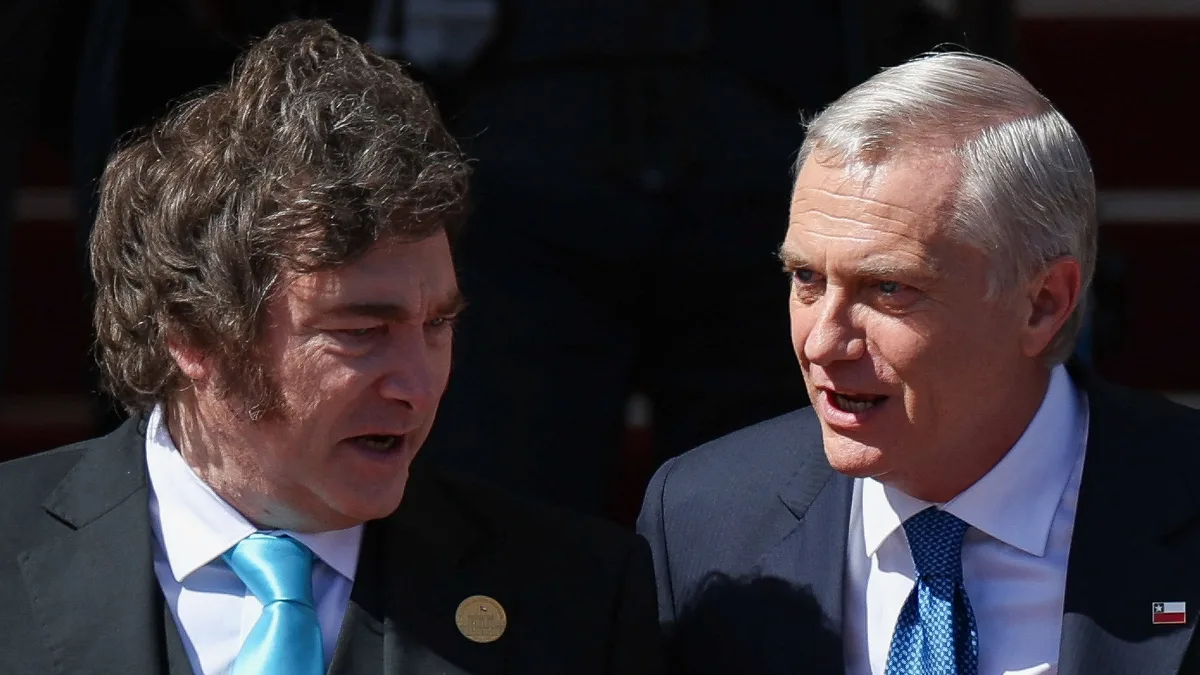 El presidente Javier Milei viaja a Chile para participar en un foro de derecha y reunirse con José Antonio Kast