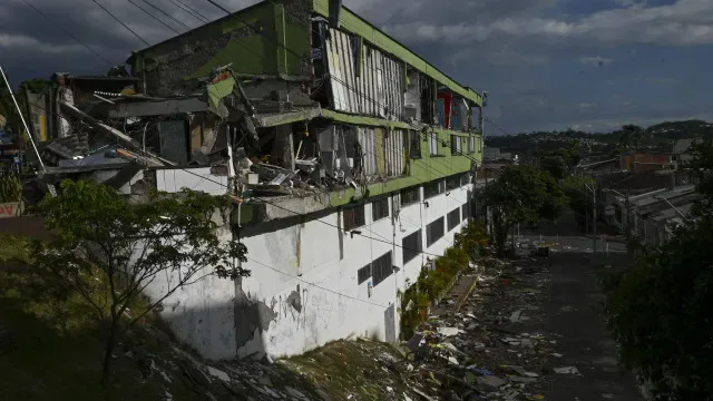 Número de mortos no sismo na Colômbia sobe para 321