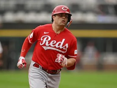 Sal Stewart homers as Reds hold off Chicago White Sox for a 9-8 win