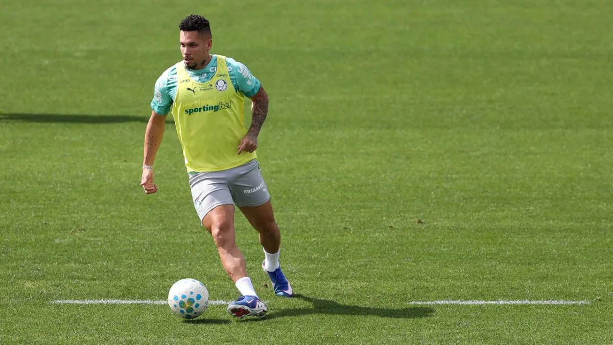 Paulinho trabalha no gramado, e Palmeiras faz treino técnico para jogo contra o Vasco