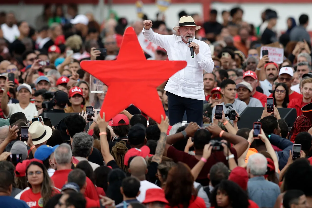 Lula criticó a Flávio Bolsonaro por negar el cambio climático: “Es irresponsable de quien aspira a gobernar un país”