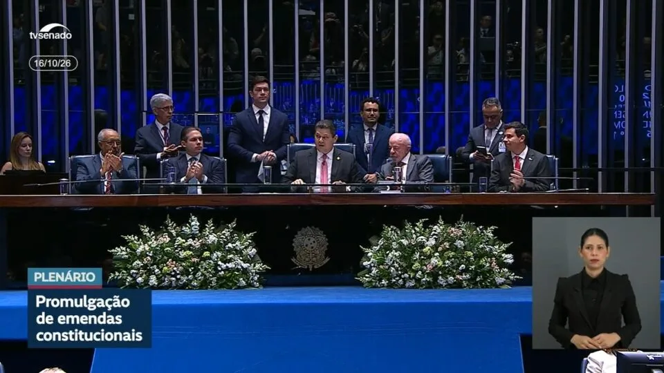 Congresso promulga fim da escala 6×1 em ato com Lula