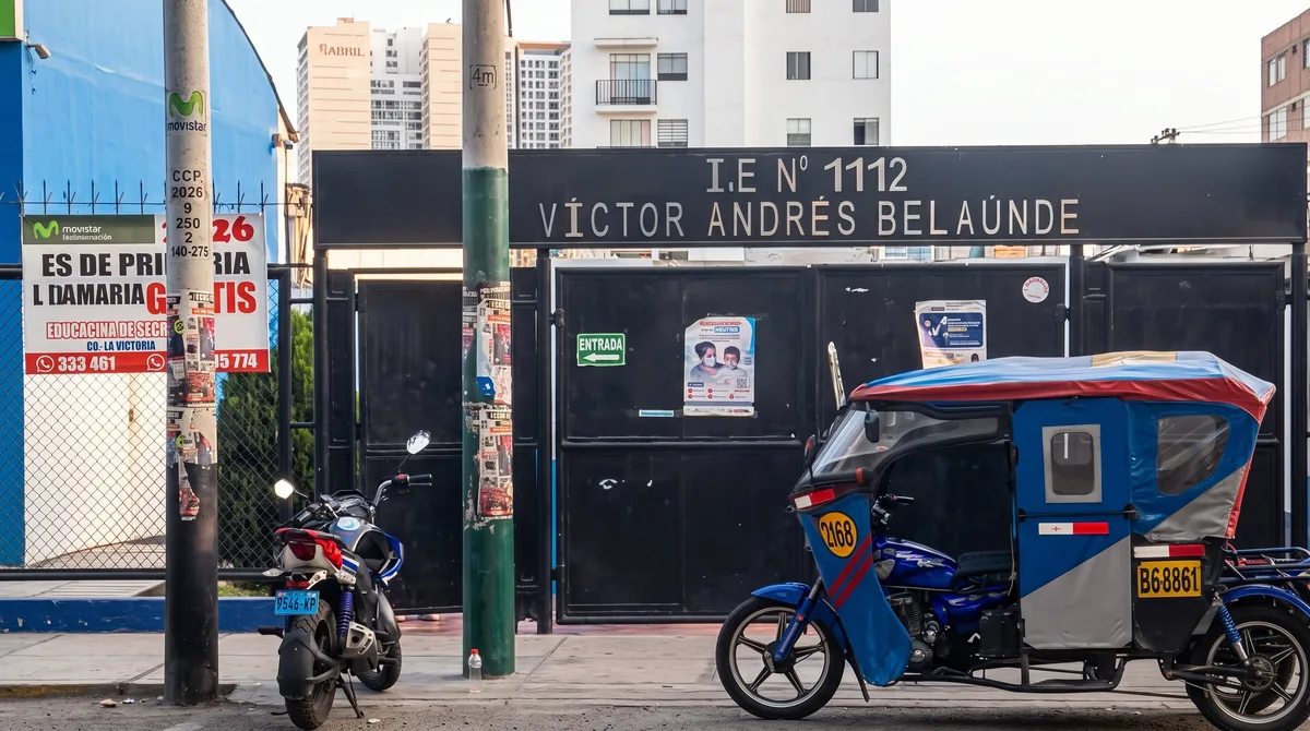 Encapuchados en videos intimidatorios: siete escolares amenazan con matar al director de su colegio en La Victoria