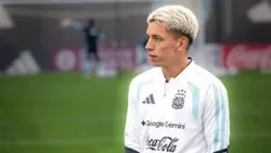 FOTO: Prestianni na seleção argentina... ainda com marcas do Clássico