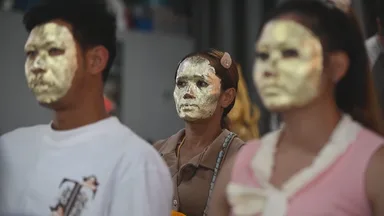 Goldene Maske soll Glück bringen