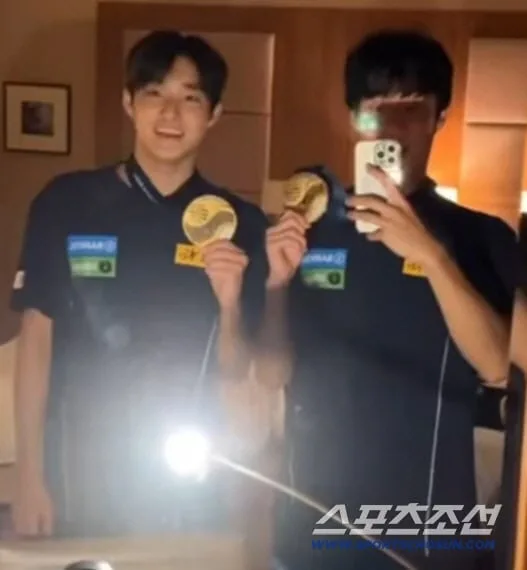 '기쁠때나 힘들때나 우린 함께' 황금세대 황선우X김우민의 브로맨스...'부상 투혼' 김우민 "계영400m 금빛 물살 부탁해"[아이치-나고야아시안게임]